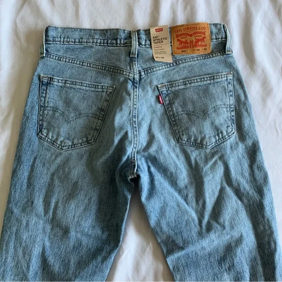 Levi’s 541 Athletic Taper Fit Mens Jeans 30x32 Light Wash Distressed Stretch NWT